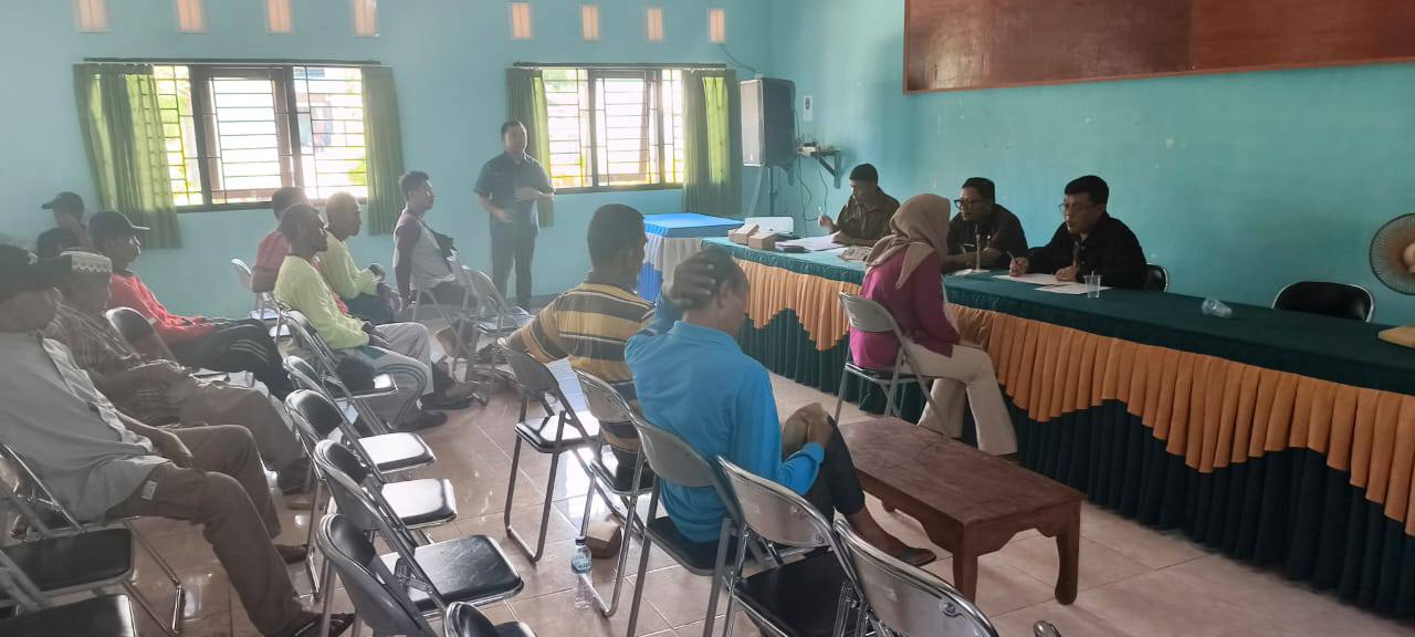 Bapak Camat Alas Mendampingi tim dari Bank BTN untuk melakukan pendataan dan pembuatan buku rekening bagi 30 korban Kebakaran warga Dusun Pok Desa Kalimango Kecamatan Alas